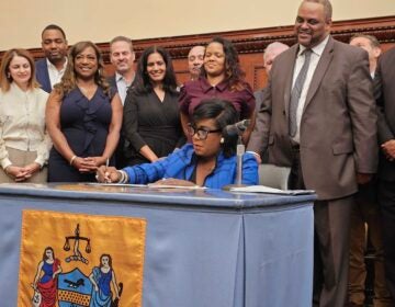 Mayor Parker signing an order