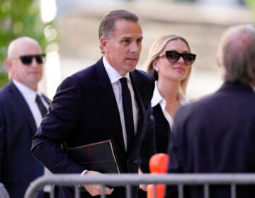 Hunter Biden arrives to federal court with his wife