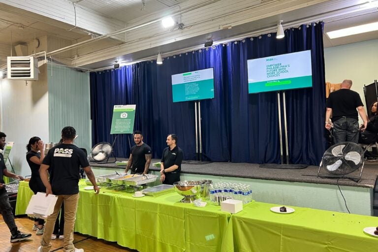 organizers hand out dinner